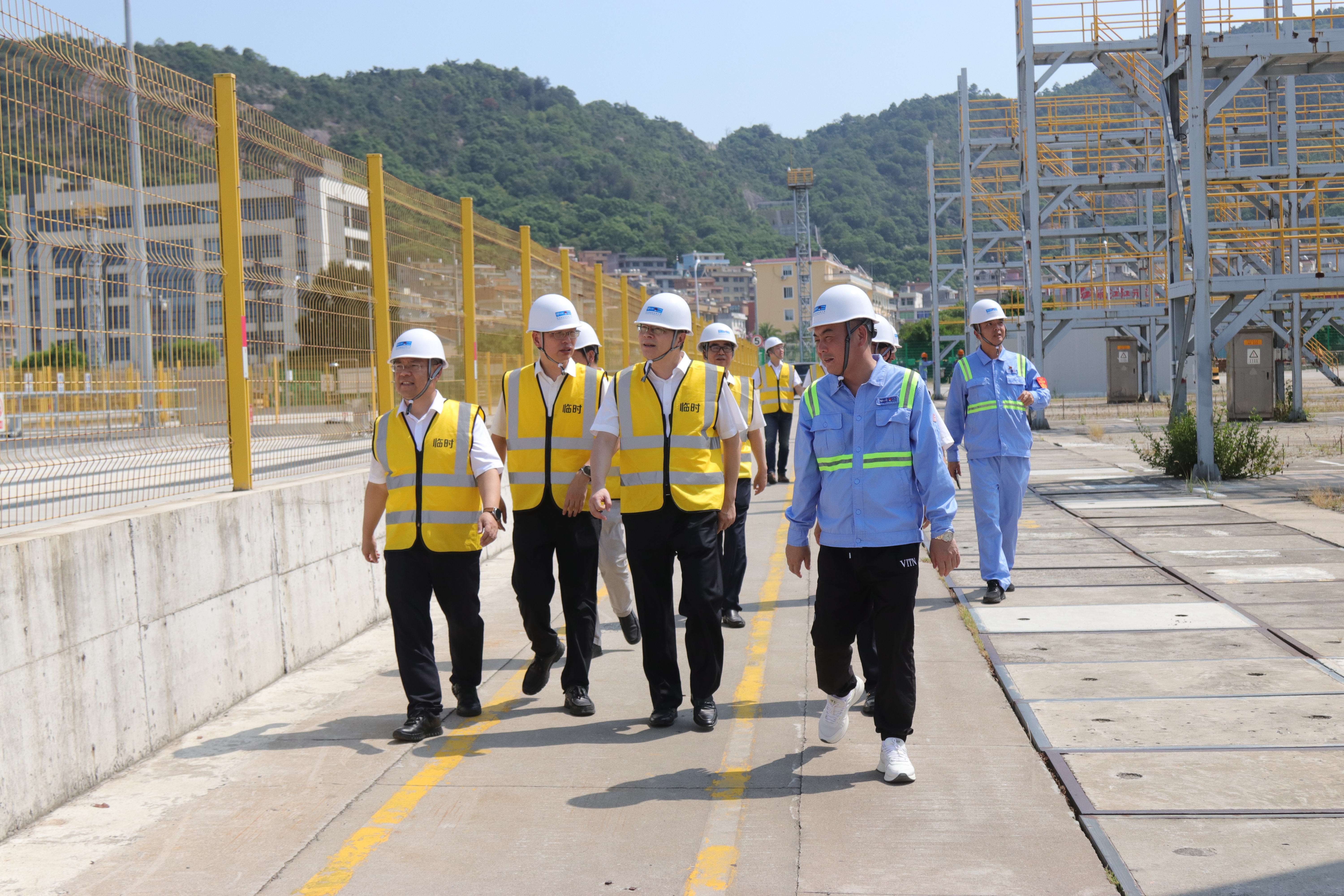 江涛一行赴温州港调研指导