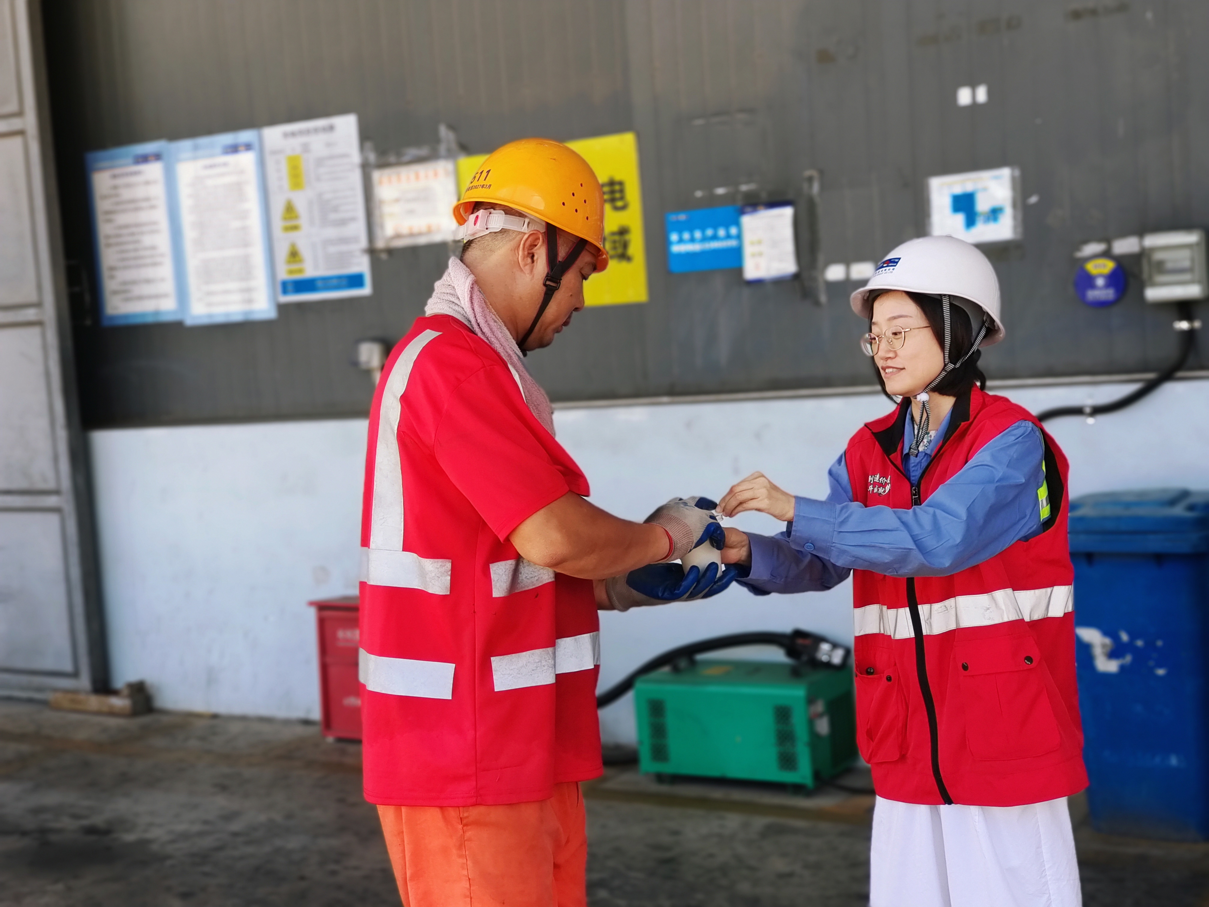 状元岙公司开展“炎炎夏日送清凉 丝丝关怀暖人心”志愿服务活动