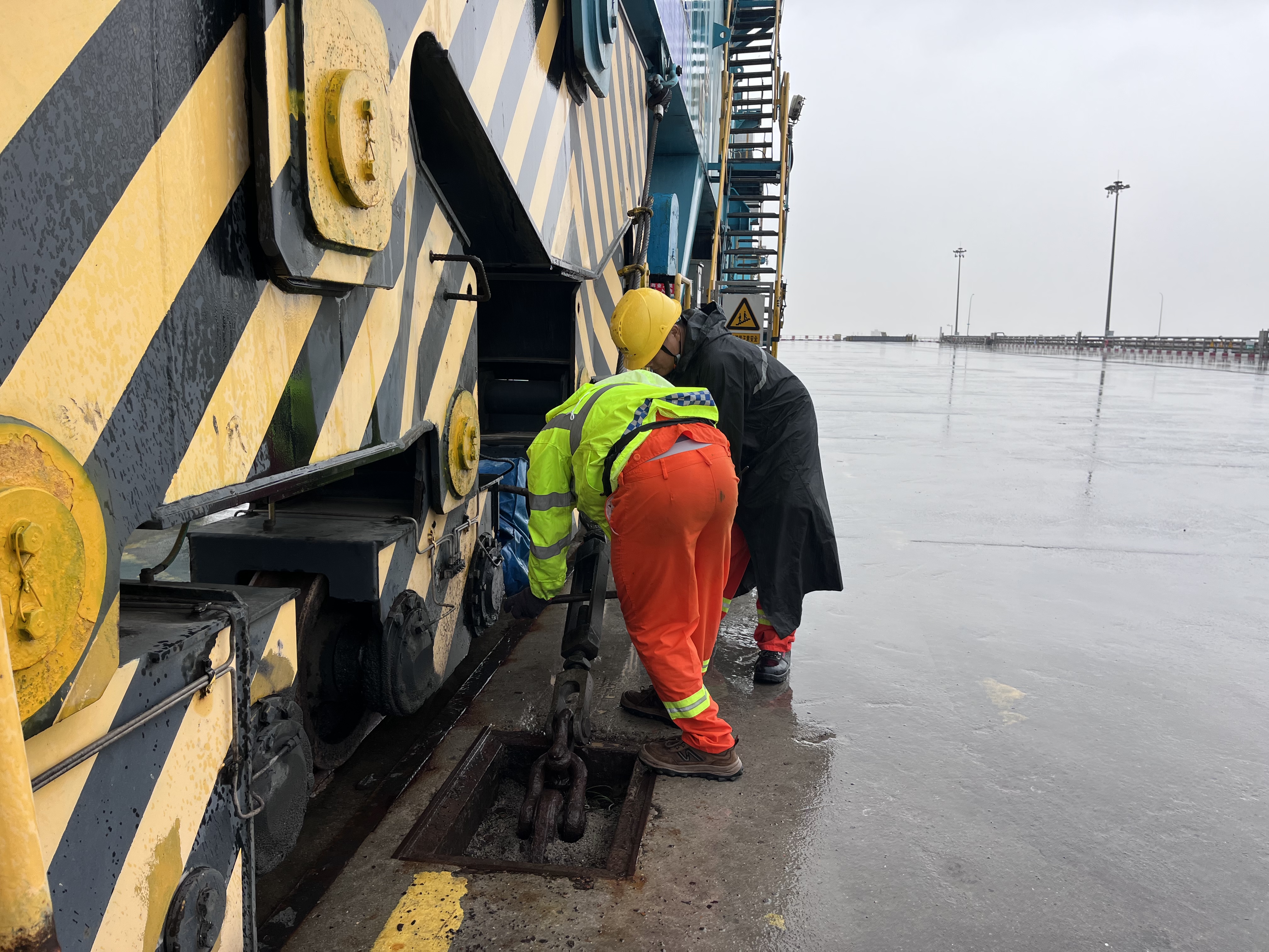 乐清湾公司召开第7号台风“范斯高”防台工作会议