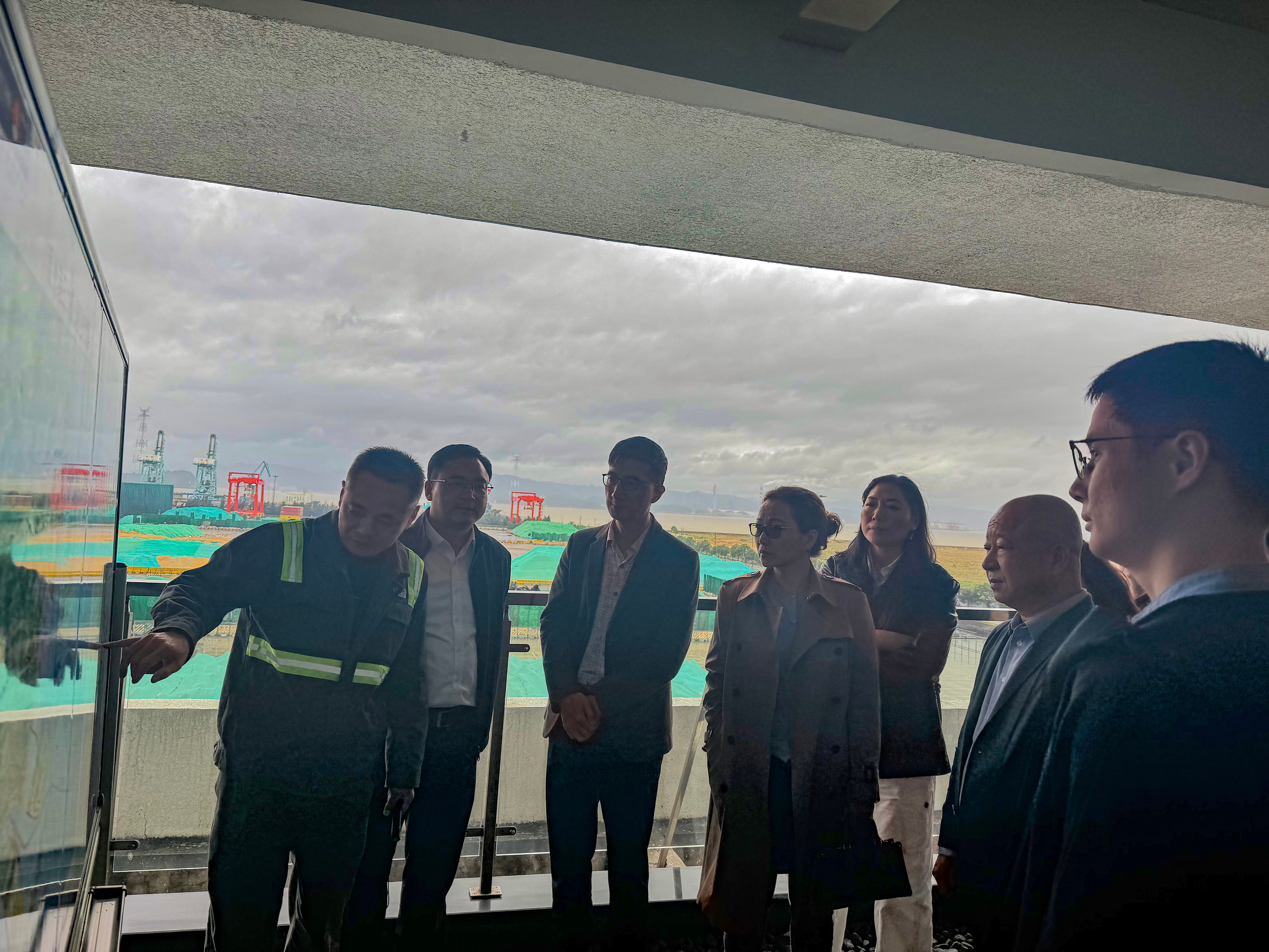 乐清市归国华侨联合会走进乐清湾公司开展“侨胞家乡行”活动