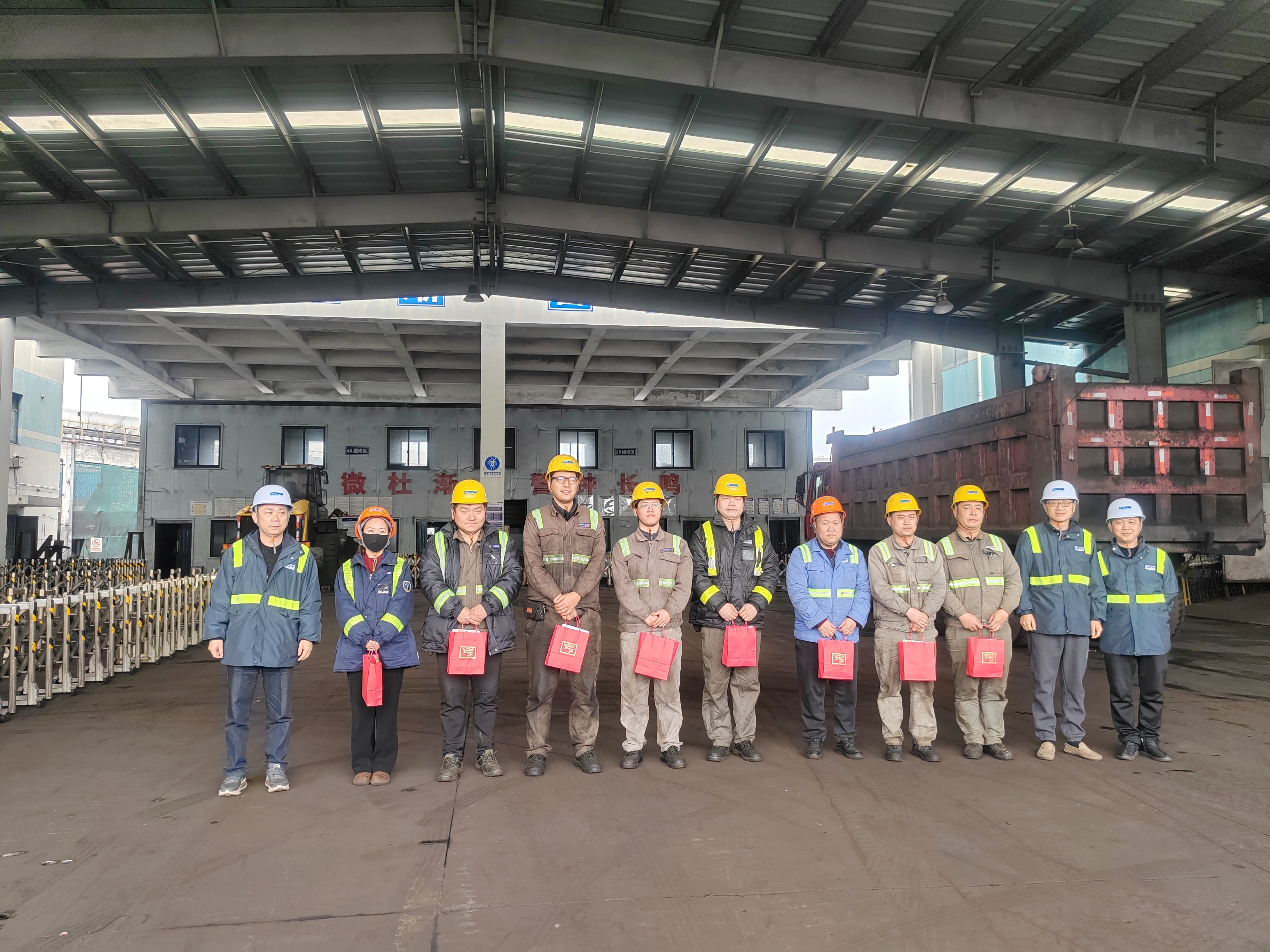 岁寒情暖系一线、新春慰问送关怀 ——乐清湾公司开展节前走访慰问活动