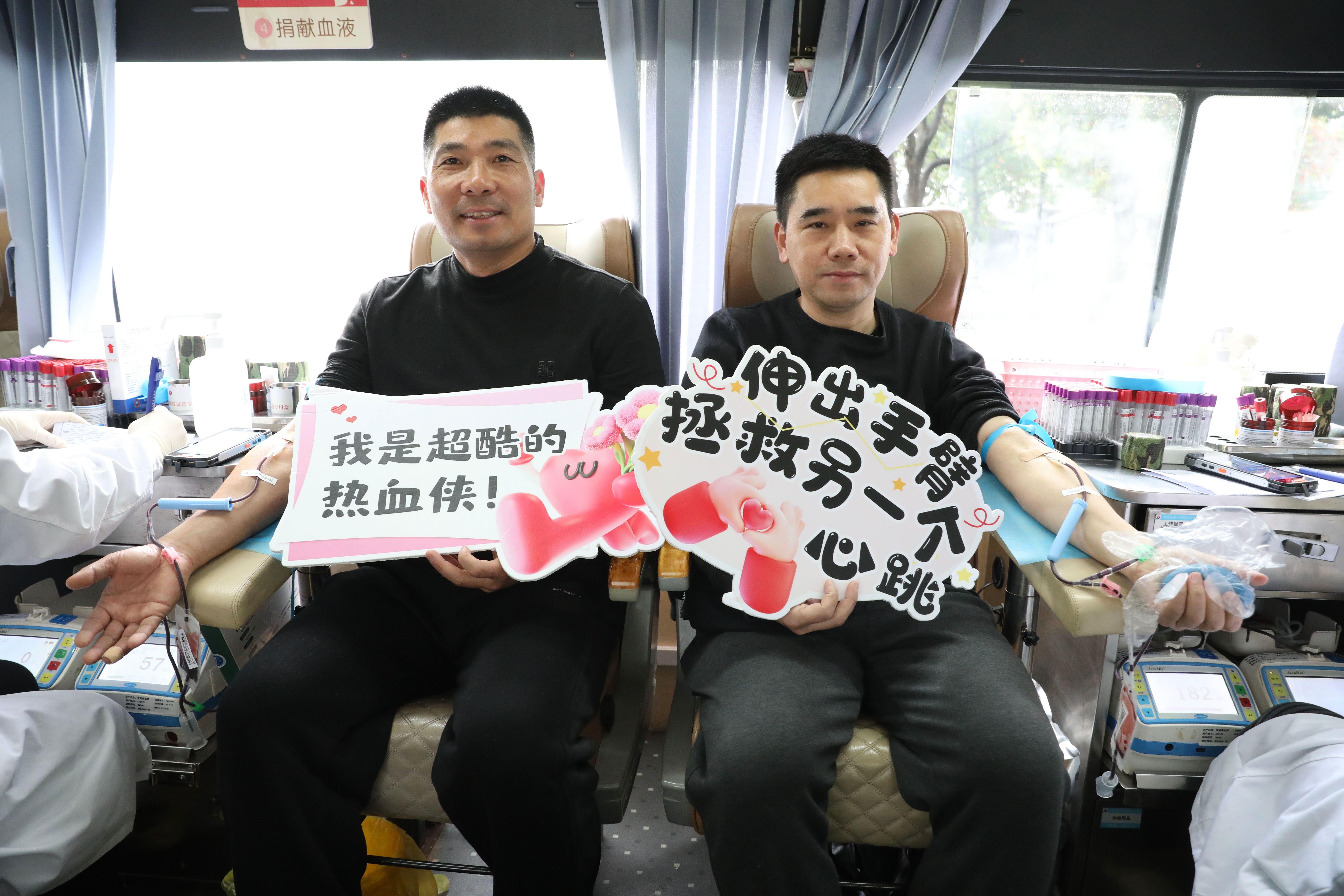 爱心献血暖人心 无私奉献显担当 --公司组织开展义务献血活动