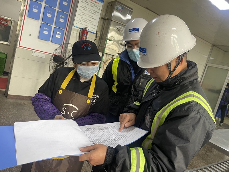 龙湾公司开展春季食堂食品安全专项检查
