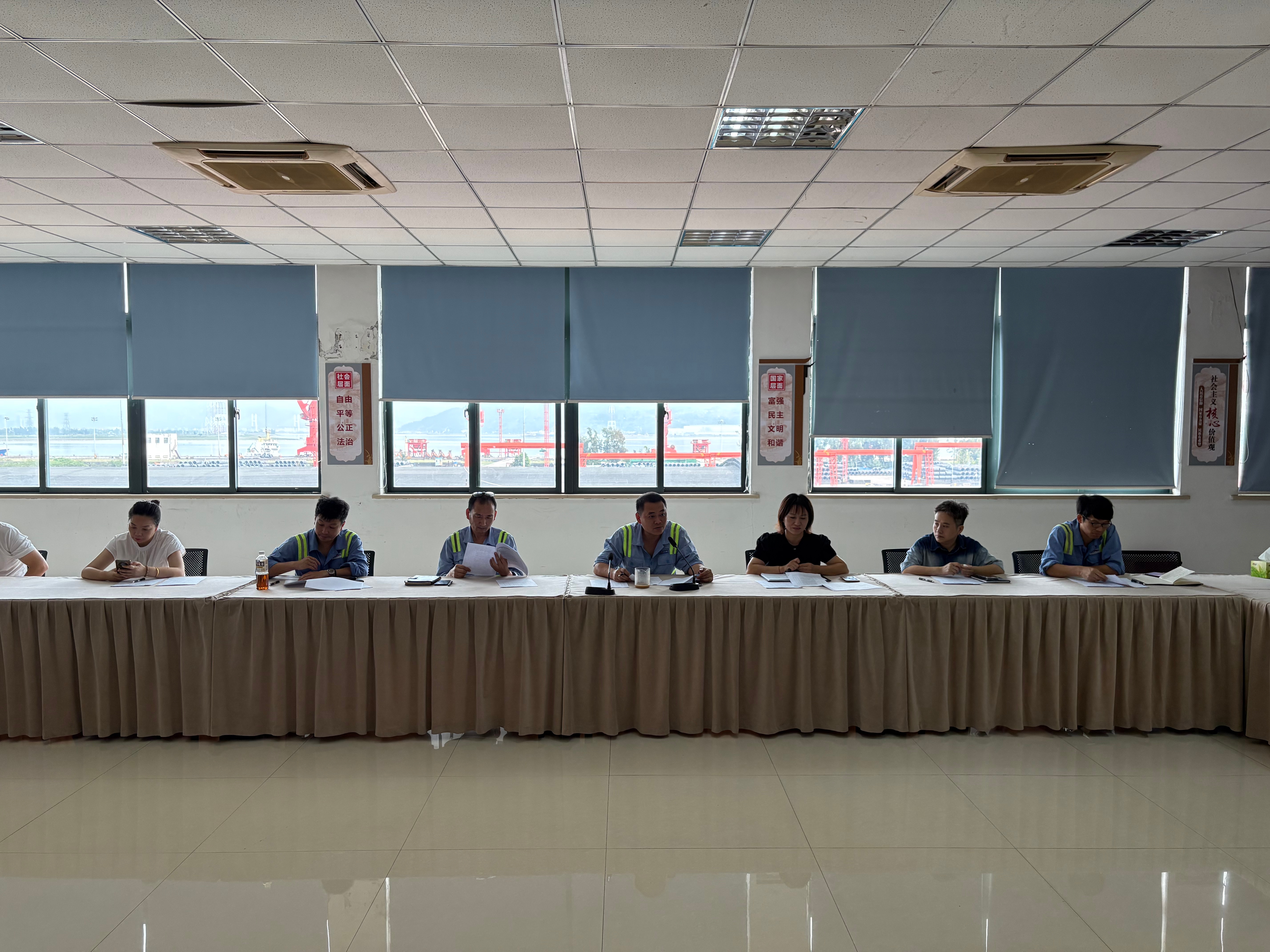 龙湾公司开展2025年度班组年终考评会议
